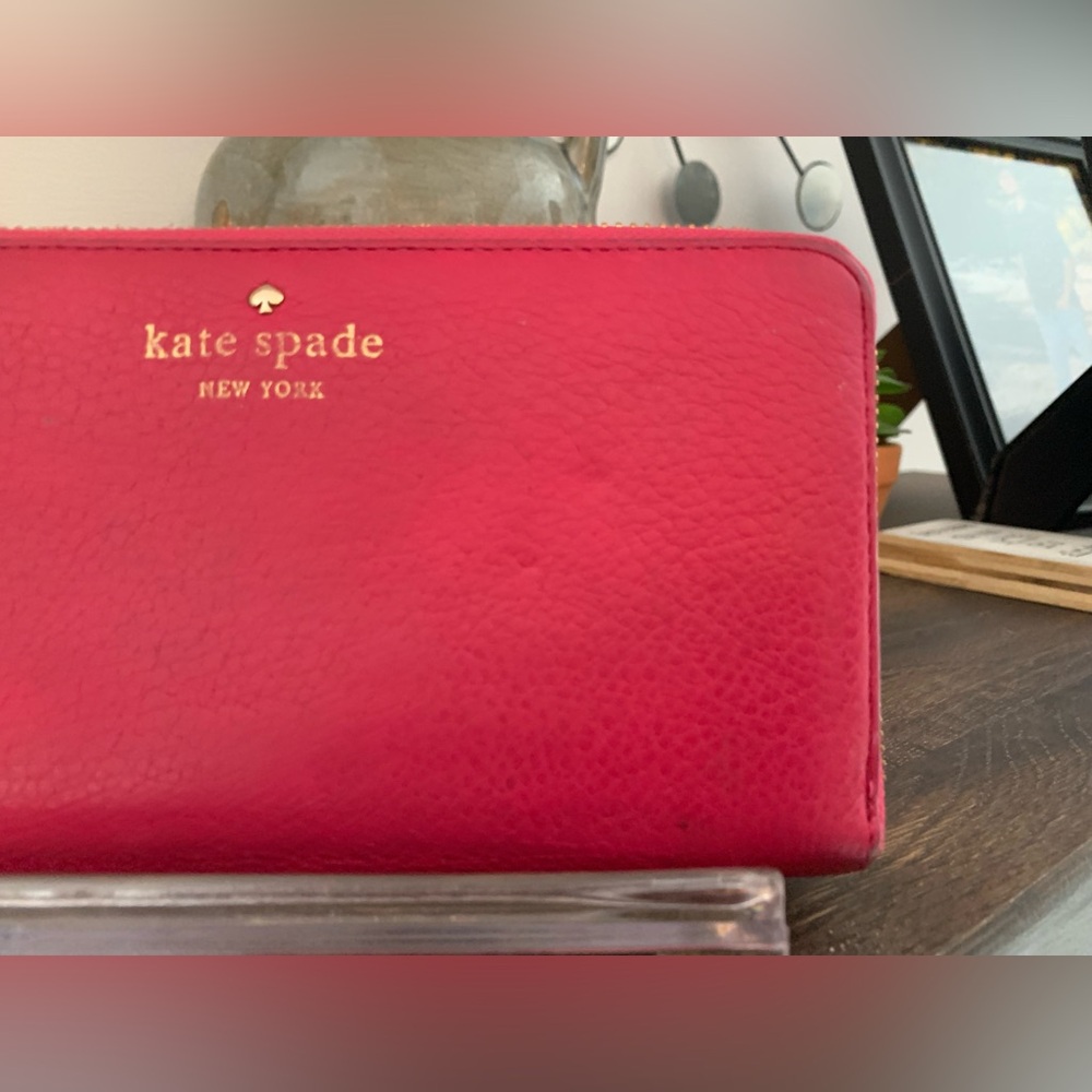 Kate Spade Cobble Hill Pink Leather Wallet , Good Used Condition - Picture 2 of 8